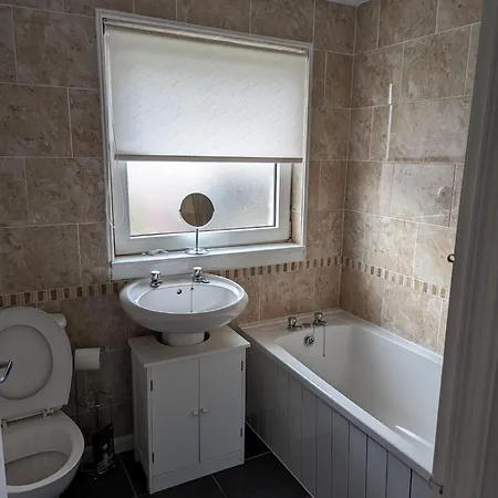 Lovely 2 Bedroom Terrace House Coatbridge Exterior photo
