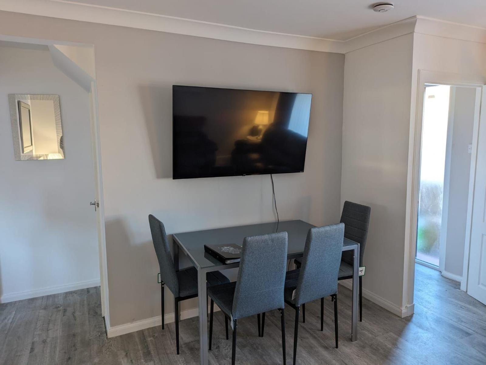 Holiday home Lovely 2 Bedroom Terrace House Coatbridge